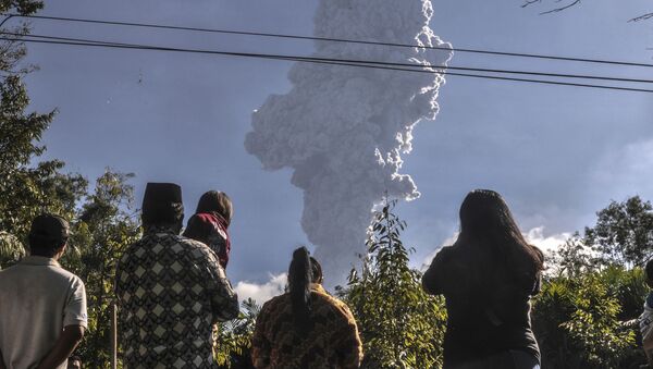 Erupção do vulcão Merapi na Indonésia - Sputnik Brasil