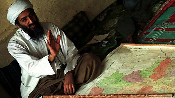 Líder da organização terrorista Al-Qaeda, Osama bin Laden, no Afeganistão, em foto de 1998 - Sputnik Brasil