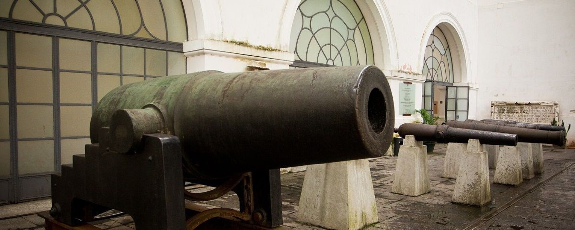 O canhão Cristão, feito com bronze de sinos de igrejas paraguaias, foi tomado pelo Brasil como troféu e é um dos exemplos do saque promovido por países Aliados durante a guerra (foto de arquivo) - Sputnik Brasil, 1920, 20.07.2022
