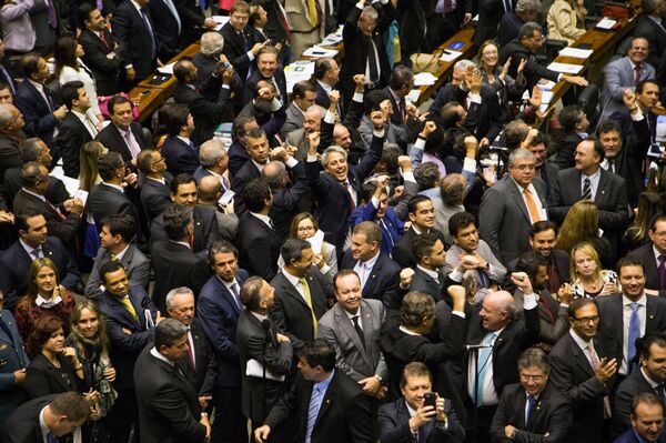 Tem início a janela partidária: drible na Constituição? Tem início a janela partidária: drible na Constituição? - Sputnik Brasil