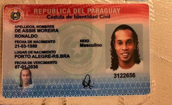 Ronaldinho Gaúcho é detido com passaporte paraguaio falso (FOTOS) - Sputnik Brasil