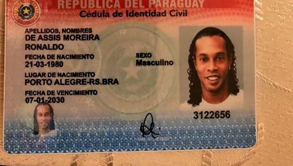Carteira de Identidade Civil paraguaia falsa de Ronaldinho Gaúcho - Sputnik Brasil