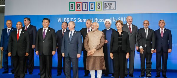 Presidenta Dilma Rousseff durante fotografia oficial da VII Cúpula do BRICS. (Ufa - Rússia, 09/07/2015) - Sputnik Brasil