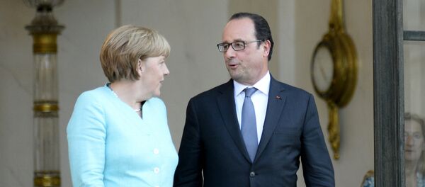 A chanceler alemã, Angela Merkel, com o presidente francês, François Hollande A chanceler alemã, Angela Merkel, com o presidente francês, François Hollande - Sputnik Brasil