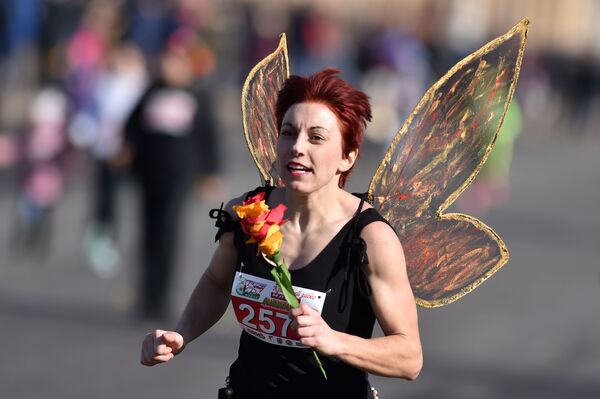 Mulher participando da Corrida da Beleza, dedicada ao Dia Internacional da Mulher em Minsk, Bielorrússia, 8 de março de 2019 - Sputnik Brasil