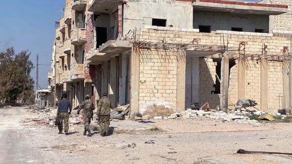 Bairro da cidade de Saraqeb, na província síria de Idlib, libertada pelo Exército sírio - Sputnik Brasil