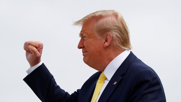 Presidente dos EUA, Donald Trump, desembarca do avião presidencial na Flórida, em 9 de março de 2020 - Sputnik Brasil