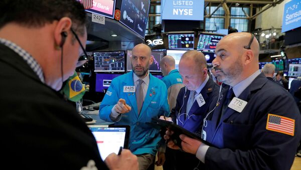 Negociadores trabalham no andar da Bolsa de Nova York (NYSE), nos EUA, em 10 de março de 2020 - Sputnik Brasil