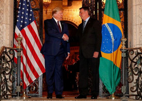 Trump testa negativo para o novo coronavírus - Sputnik Brasil