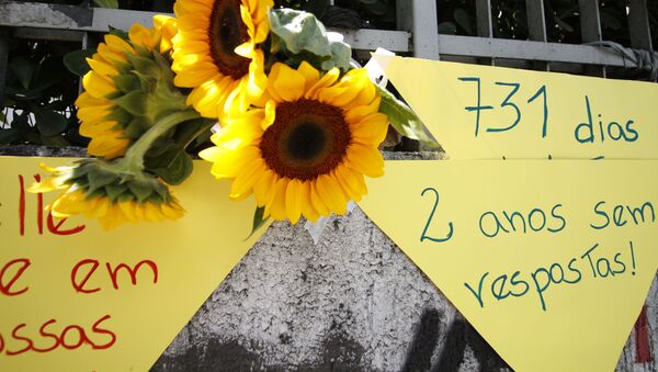 Local onde a vereadora Marielle Franco e o motorista Anderson foram assassinados amanheceu decorado com flores. A homenagem lembra os dois anos do crime na cidade do Rio de Janeiro - Sputnik Brasil