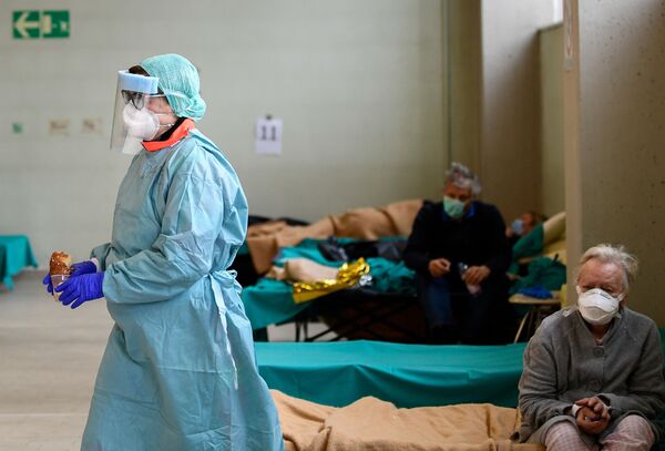 Fundador da Anvisa: governo poderia intervir em hospitais privados para tratar vítimas da COVID-19 Fundador da Anvisa: governo poderia intervir em hospitais privados para tratar vítimas da COVID-19 - Sputnik Brasil