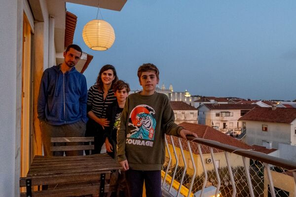 Presidente reconhece população 'dividida', mas estado de emergência entra em vigor em Portugal - Sputnik Brasil