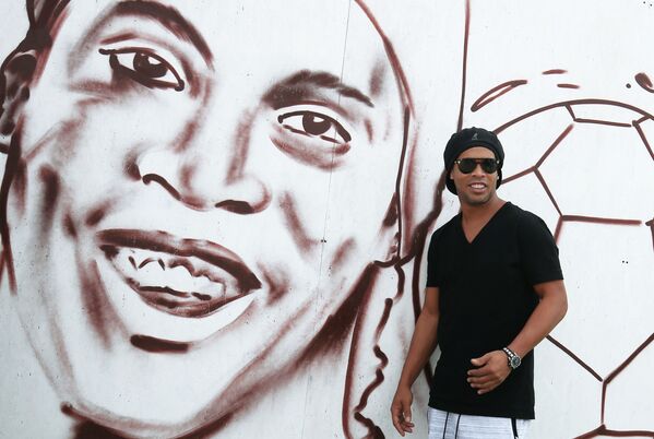 Jogador de futebol brasileiro Ronaldinho Gaúcho durante um festival de esportes em Krasnodar, Rússia - Sputnik Brasil
