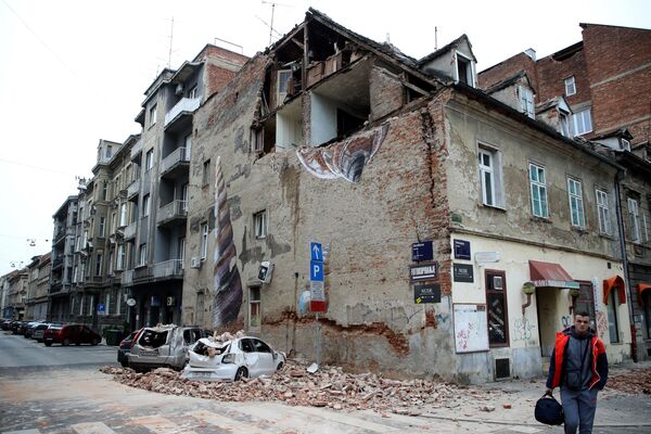 Terremoto sacode Croácia e causa rastro de destruição (FOTOS) Terremoto sacode Croácia e causa rastro de destruição (FOTOS) - Sputnik Brasil