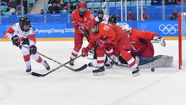 Equipe de hóquei no gelo do Canadá durante confronto com a Rússia, pela semifinal dos Jogos Olímpicos de Inverno de 2018, em Pyeongchang, Coreia do Sul - Sputnik Brasil
