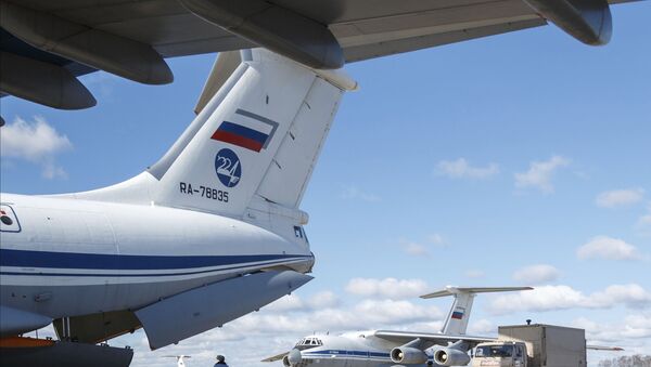 Aeronave russa de transporte militar Il-76 enviada para a Itália para auxiliar no combate ao novo coronavírus. - Sputnik Brasil