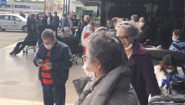 Em estado de emergência, Portugal fecha aeroportos e preocupa brasileiros ainda retidos no país - Sputnik Brasil