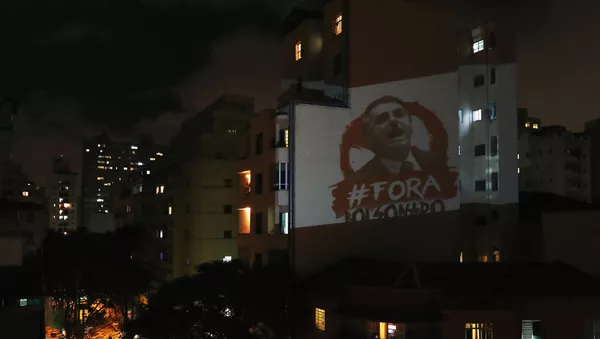 Panelaço durante pronunciamento de Jair Bolsonaro em São Paulo, pedindo a saída do presidente - Sputnik Brasil