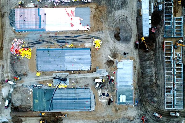 Imagem feita do alto mostra canteiro de obras do novo hospital de infectologia - Sputnik Brasil