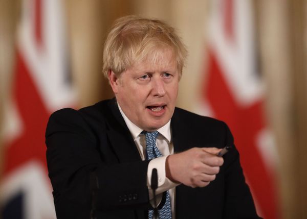Boris Johnson testa negativo para COVID-19, mas continua em isolamento - Sputnik Brasil