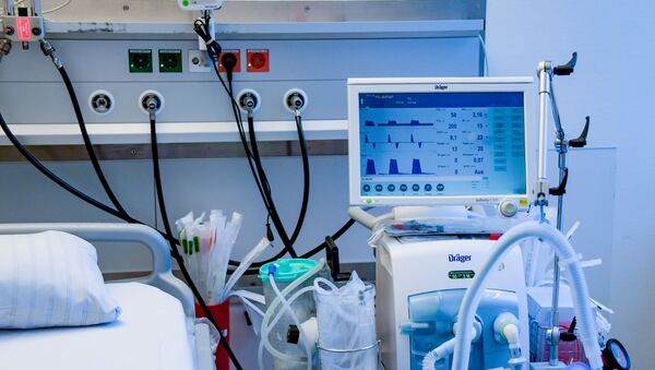 Respirador é fotografado em uma UTI no Centro Médico de Hamburg-Eppendorf, na Alemanha - Sputnik Brasil