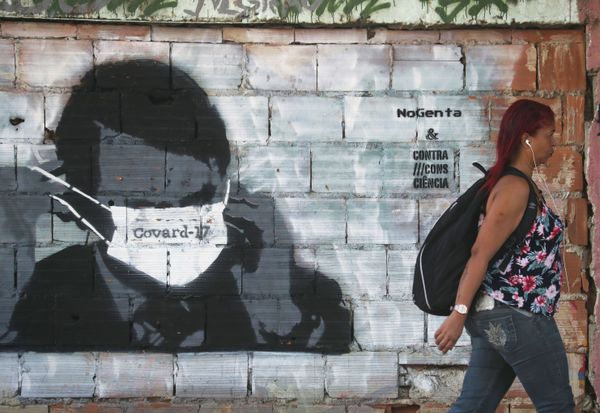 Quarentena deve ser mantida? Brasileiros debatem prós e contras das medidas de isolamento Quarentena deve ser mantida? Brasileiros debatem prós e contras das medidas de isolamento - Sputnik Brasil