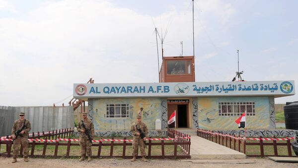 Soldados dos EUA entregam base aérea de Al-Qayyara às Forças de Segurança Iraquianas - Sputnik Brasil
