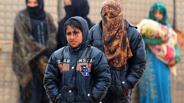 Refugiados sírios no campo de Rukban ao largo da fronteira entre Síria e Jordânia (foto de arquivo) - Sputnik Brasil