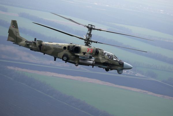 Helicóptero Ka-52 Alligator durante exercícios de voos táticos na região de Krasnodar, Rússia Helicóptero Ka-52 Alligator durante exercícios de voos táticos na região de Krasnodar, Rússia - Sputnik Brasil