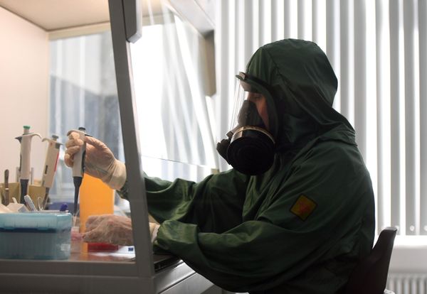 Rússia tem 3 medicamentos potencialmente eficazes no tratamento da COVID-19 - Sputnik Brasil