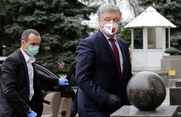 Ex-presidente ucraniano Pyotr Poroshenko se dirigindo para uma reunião extraordinária do Parlamento ucraniano em Kiev, na Ucrânia - Sputnik Brasil