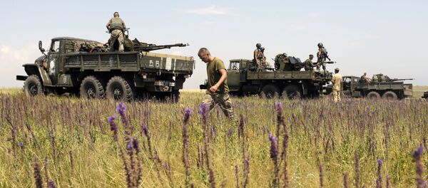 Militares ucranianos em Mariupol, Donetsk, em 7 de julho de 2015 Militares ucranianos em Mariupol, Donetsk, em 7 de julho de 2015 - Sputnik Brasil