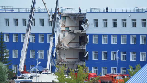 Alojamento militar que desabou em Omsk. - Sputnik Brasil