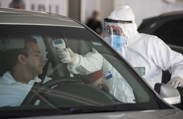 Brasil tem 824 mortes em um dia e chega a quase 15 mil óbitos por COVID-19 - Sputnik Brasil