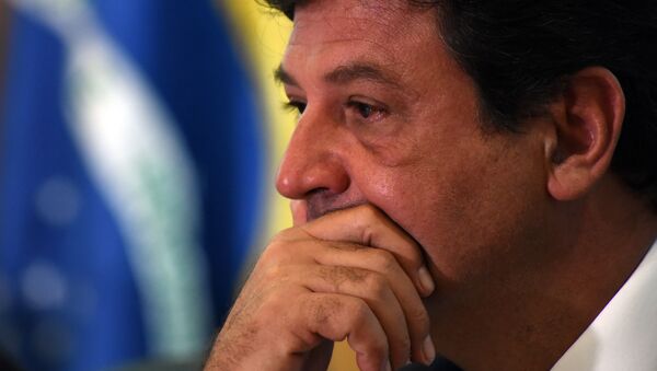O ministro da Saúde, Luiz Henrique Mandetta, se reúne com equipe para divulgar acoes apos confirmação do primeiro caso de coronavírus no Brasil. - Sputnik Brasil