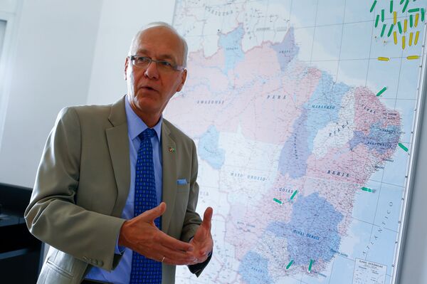 Embaixadas evitam 'desgaste político' pedindo que cidadãos deixem o Brasil, diz analista - Sputnik Brasil