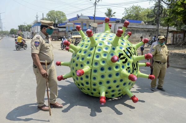Quarentena imposta a 1,4 bilhão de pessoas está dando certo, diz premiê da Índia - Sputnik Brasil