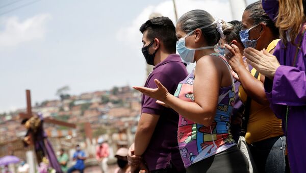 Pessoas em procissão religiosa na Venezuela em meio ao surto do coronavírus - Sputnik Brasil