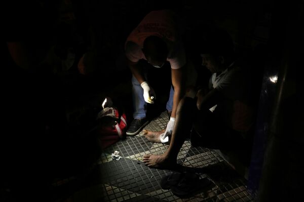 Poucos moradores de rua têm COVID-19 no Brasil, pois ninguém pega na mão deles, diz Damares - Sputnik Brasil