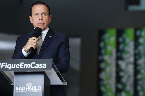 Testes da vacina contra a COVID-19 queimam etapas para salvar vidas, diz ex-diretor da Anvisa - Sputnik Brasil