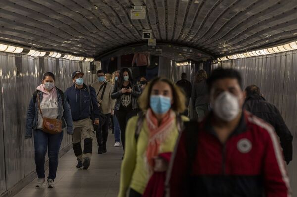 Espanha registra menor número diário de mortes por COVID-19 em 45 dias - Sputnik Brasil