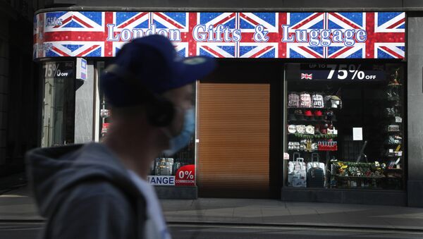Loja de souvenirs turísticos em Londres fechada por conta das medidas de isolamento impostas pelo governo britânico. - Sputnik Brasil