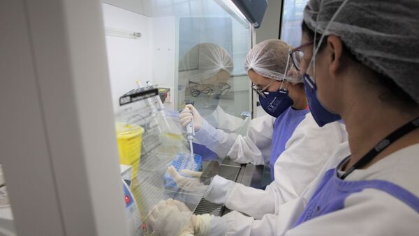 Profissionais trabalham exaustivamente no Laboratório Charles Mérieux, em Rio Branco, no Acre, devido à demanda acentuada por conta da pandemia do novo coronavírus - Sputnik Brasil