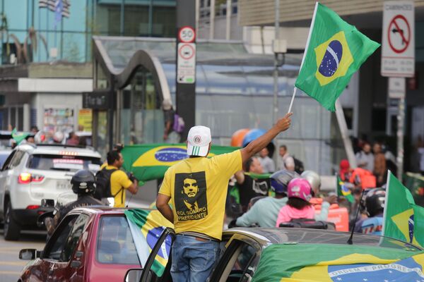 Bolsonaro vive 'grande ilusão', diz analista sobre pressão por retomada da economia Bolsonaro vive 'grande ilusão', diz analista sobre pressão por retomada da economia - Sputnik Brasil