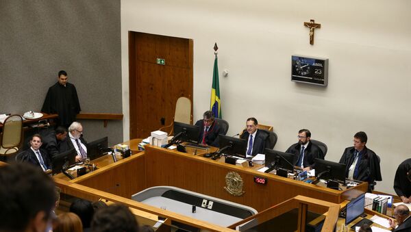 Julgamento do recurso do ex-presidente Lula (PT) no STJ, em Brasília, 23 de abril de 2019 - Sputnik Brasil
