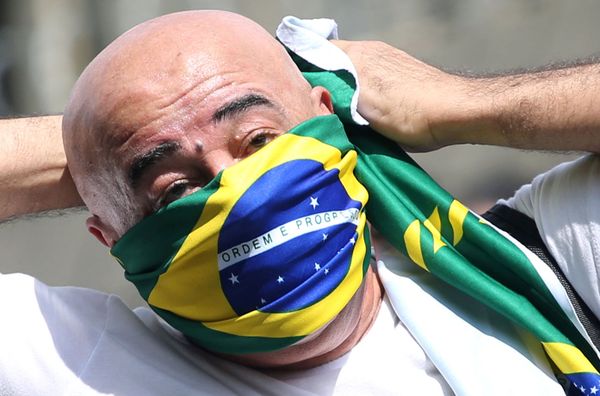 Quarentena deve ser mantida? Brasileiros debatem prós e contras das medidas de isolamento Quarentena deve ser mantida? Brasileiros debatem prós e contras das medidas de isolamento - Sputnik Brasil
