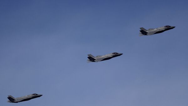 Caças F-35 da Força Aérea dos EUA voam - Sputnik Brasil