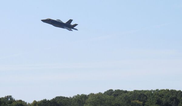 EUA posicionam caças F-35 no Alasca em meio a relatos de interceptações de bombardeiros russos EUA posicionam caças F-35 no Alasca em meio a relatos de interceptações de bombardeiros russos - Sputnik Brasil