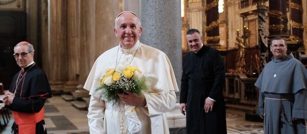 O papa Francisco chegou a Roma, na Itália, por volta das 13h40 (horário local) desta segunda-feira, após uma viagem de oito dias pela América do Sul - Sputnik Brasil