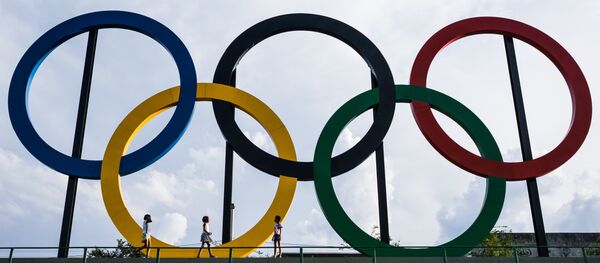 Anéis olímpicos dos Jogos de 2016, no Parque Madureira - Sputnik Brasil